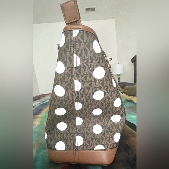 Michael Kors Jet Set Travel Tote NWT - Picture 4 of 10